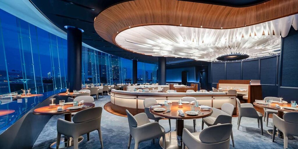 mezzaluna bangkok tables